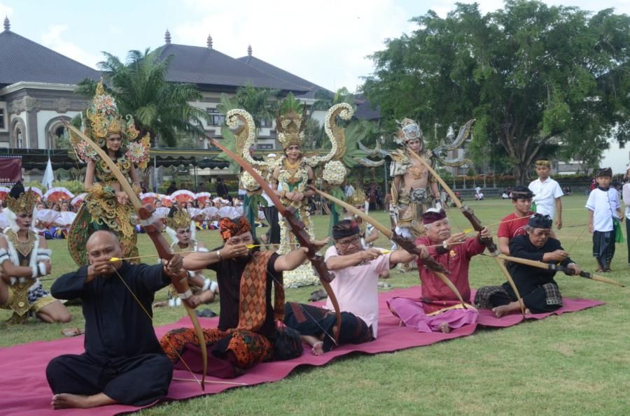 podiumnews.com-Perebutkan Piala Bupati Badung, Wabub: Buka Lomba Panahan Tradisional Gladen Ageng Patrasipala Badung 2019